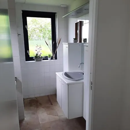 Charming Private Cottage, Sauna, Hottub And Free Parking