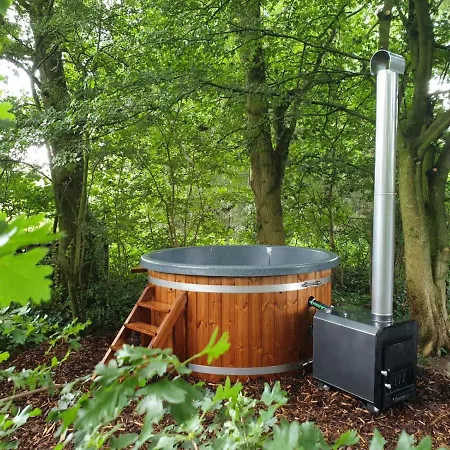 Charming Private Cottage, Sauna, Hottub And Free Parking Holiday home