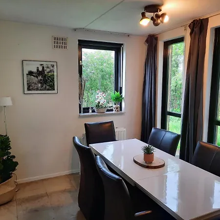 Charming Private Cottage, Sauna, Hottub And Free Parking Holiday home *