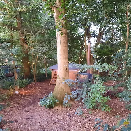 Charming Private Cottage, Sauna, Hottub And Free Parking Holiday home *