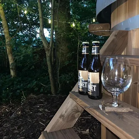 Charming Private Cottage, Sauna, Hottub And Free Parking Holiday home *