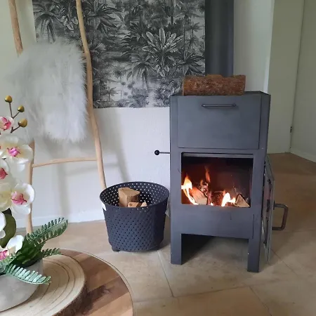 Charming Private Cottage, Sauna, Hottub And Free Parking